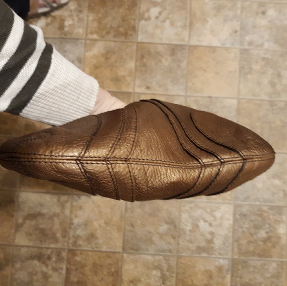 Banana Republic Bronze 100% Leather Hobo Bag. - Picture 3 of 8